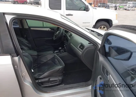 2015 Volkswagen Jetta 1.8T Se z USA, uszkodzony, nr VIN 3VWD17AJXFM233160